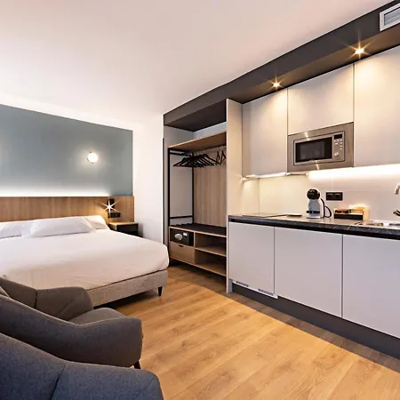 Aparthotel Colon 27 *